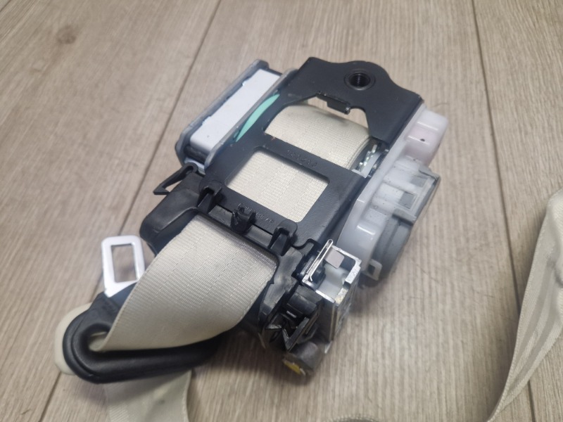 Ремень безопасности с пиропатроном правый Mulsanne 2011-2021 3Y