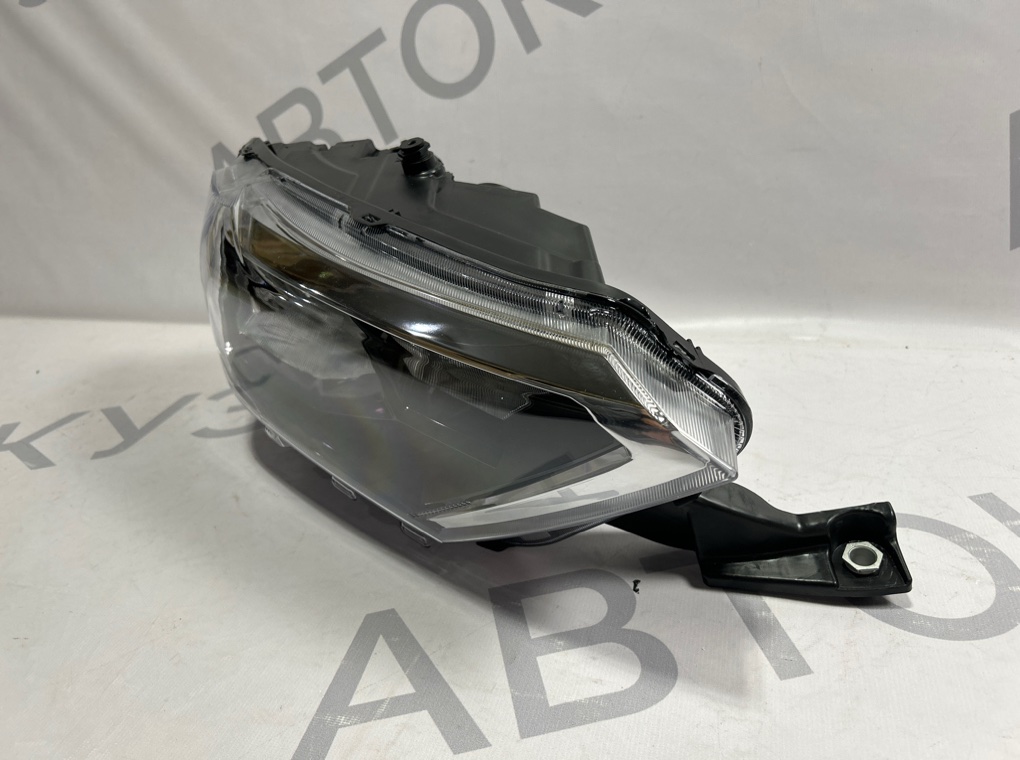 Фара правая Jetta VA3 1