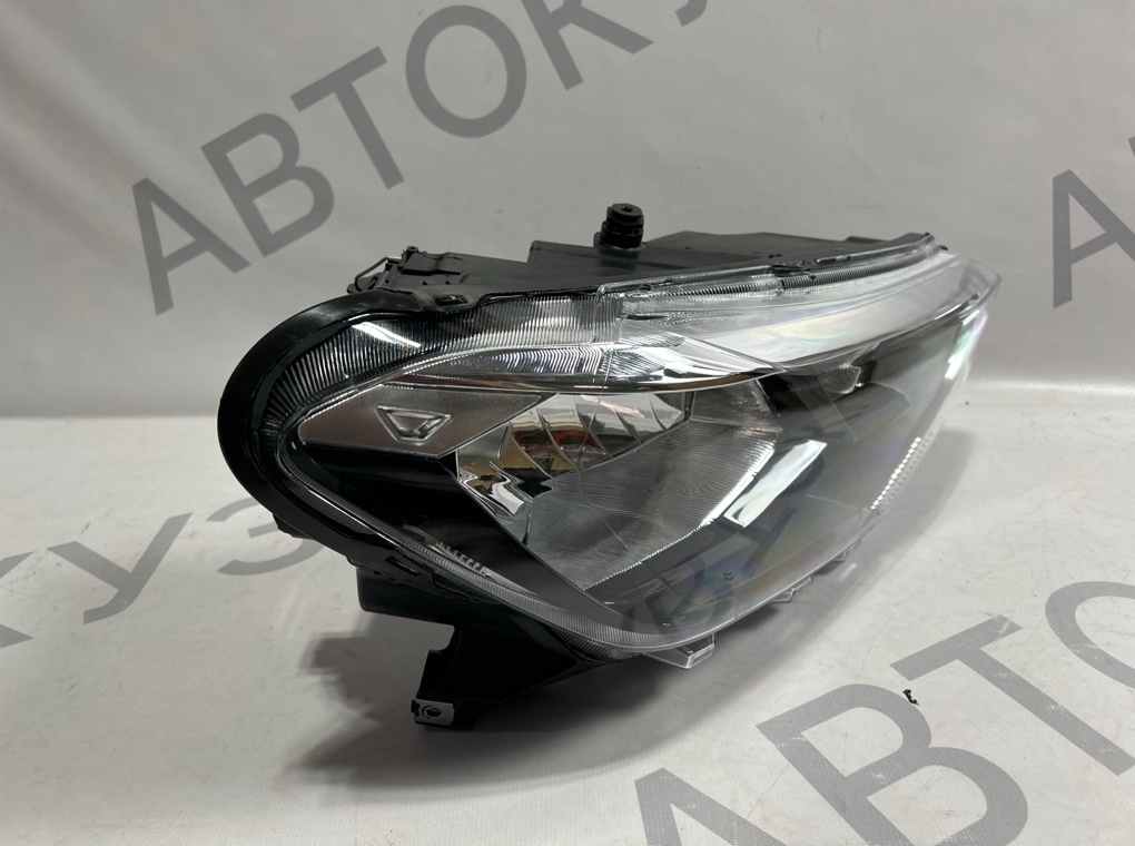 Фара правая VA3 2019- 1