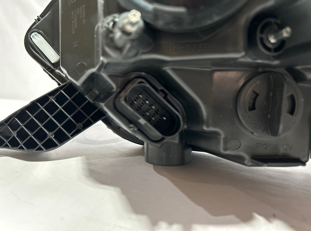 Фара правая VA3 2019- 1