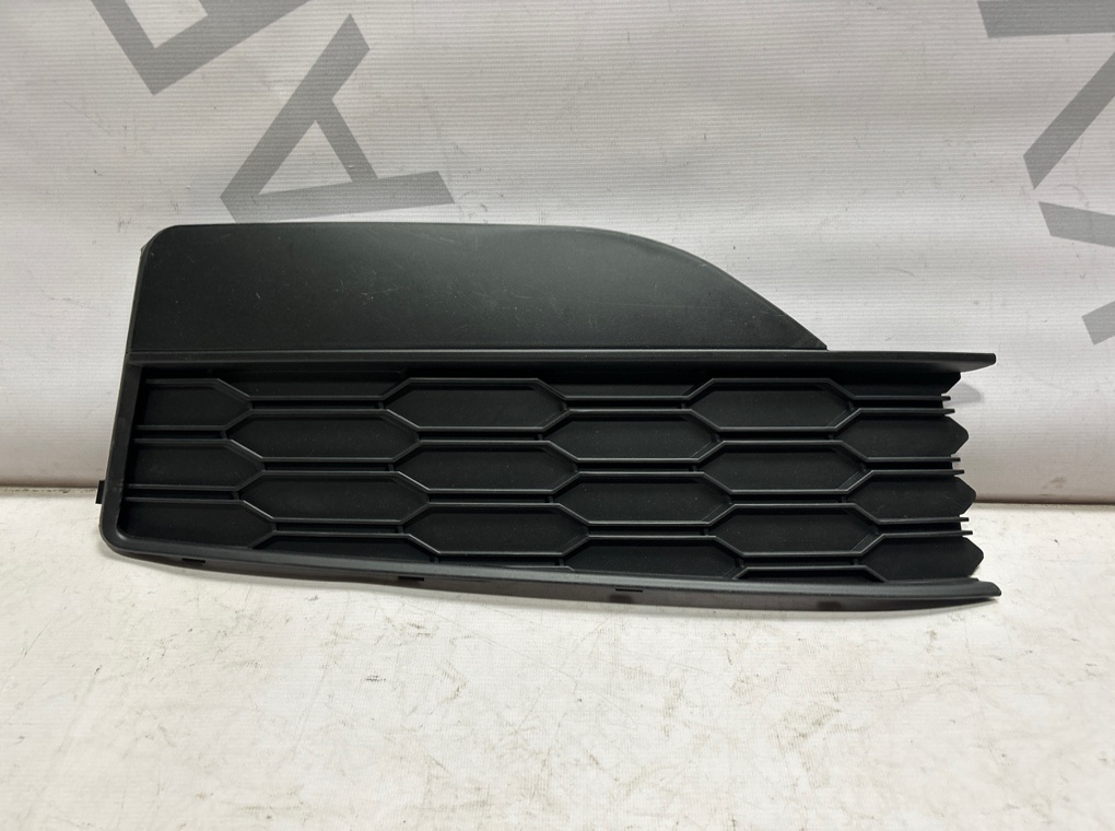 Решетка в бампер правая Skoda Rapid 2020- 2 ST-30-0030 новая
