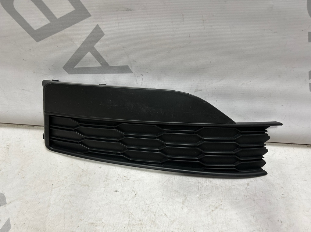 Решетка в бампер правая Rapid 2020- 2