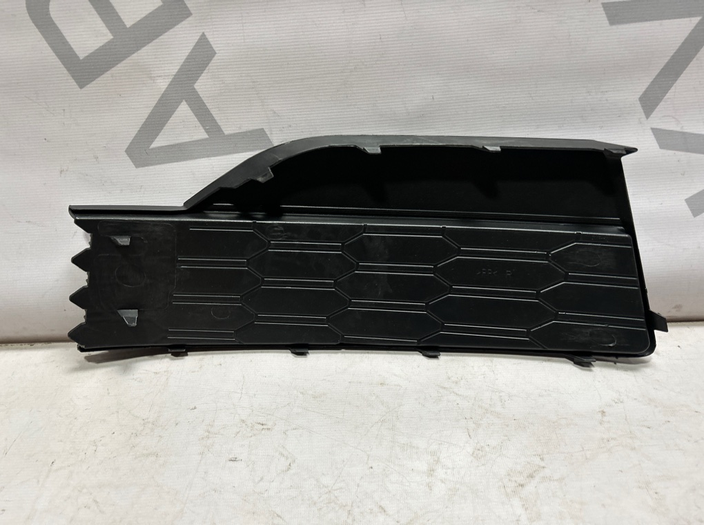 Решетка в бампер правая Rapid 2020- 2