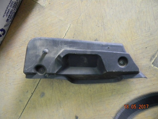 Дежатель полки багажника правый Renault Megane 2 2004 8200034995 Б/У