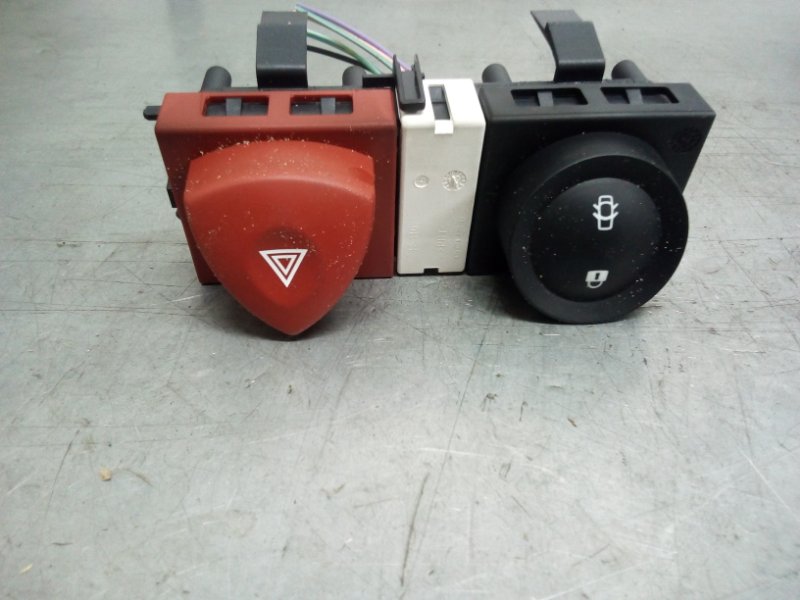 Кнопка аварийной сигнализации Renault Megane 2 2008 Хэтчбек 1 8200095493 Б/У