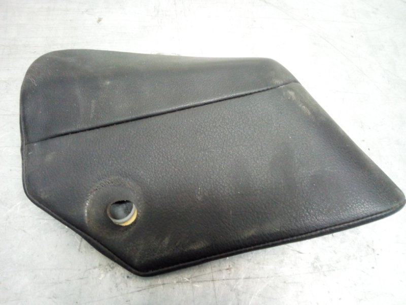 Запчасть накладка внутренняя правая Porsche Cayenne 2003-2010 7L5885702 Б/У Накладка внутренняя правая Porsche Cayenne 2003-2010 7L5885702 Б/У
