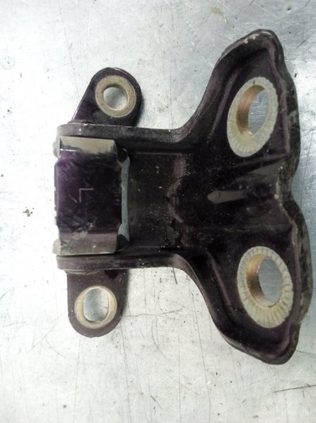 Петля двери задняя левая SsangYong Kyron 2005-2015 6381021001 Б/У