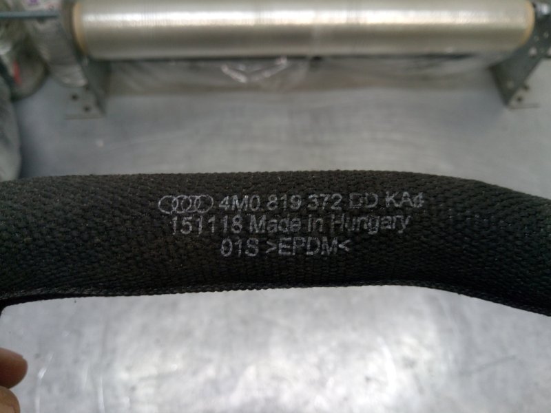 Патрубок охлаждения Q7 2015- 4M 3.0 TDI Патрубок охлаждения Q7 2015- 4M 3.0 TDI