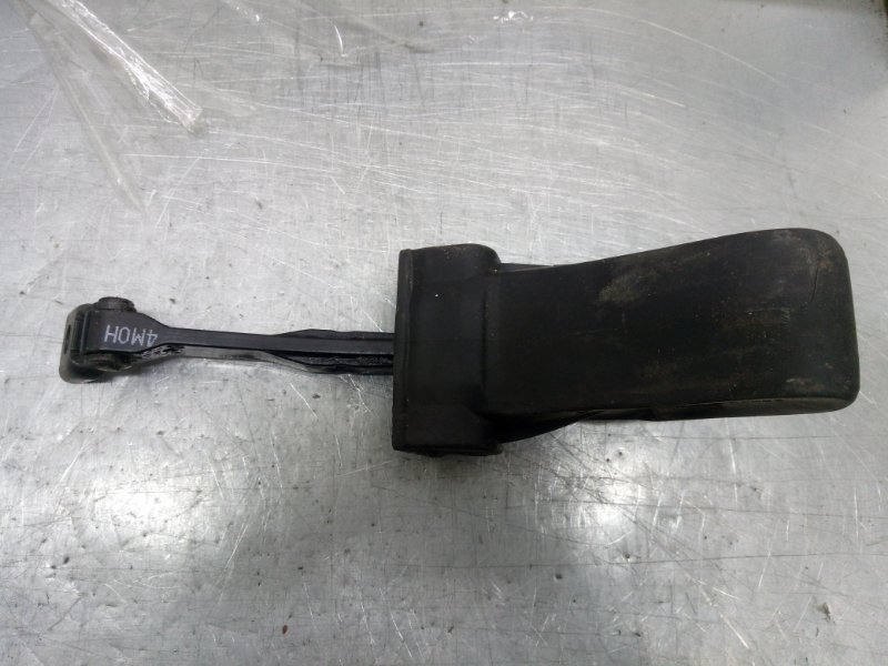 Ограничитель двери задний левый Q7 2015- 4M 3.0 TDI Ограничитель двери задний левый Q7 2015- 4M 3.0 TDI