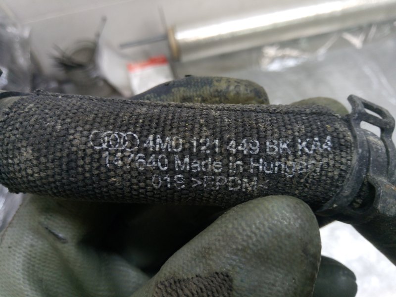 Патрубок системы охлаждения Audi Q7 4M 3.0 TDI