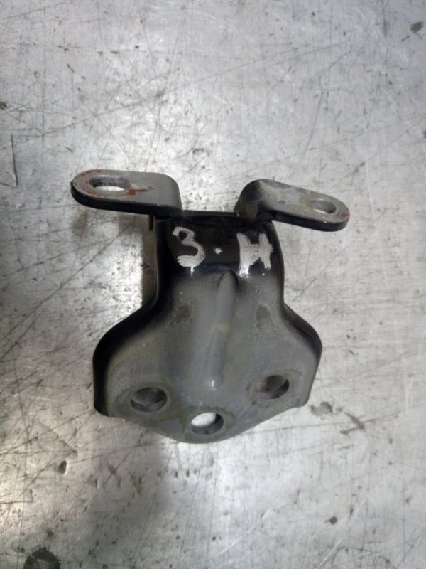 Петля двери задняя правая SsangYong Rexton II Универсал 2.7 165 л.с.