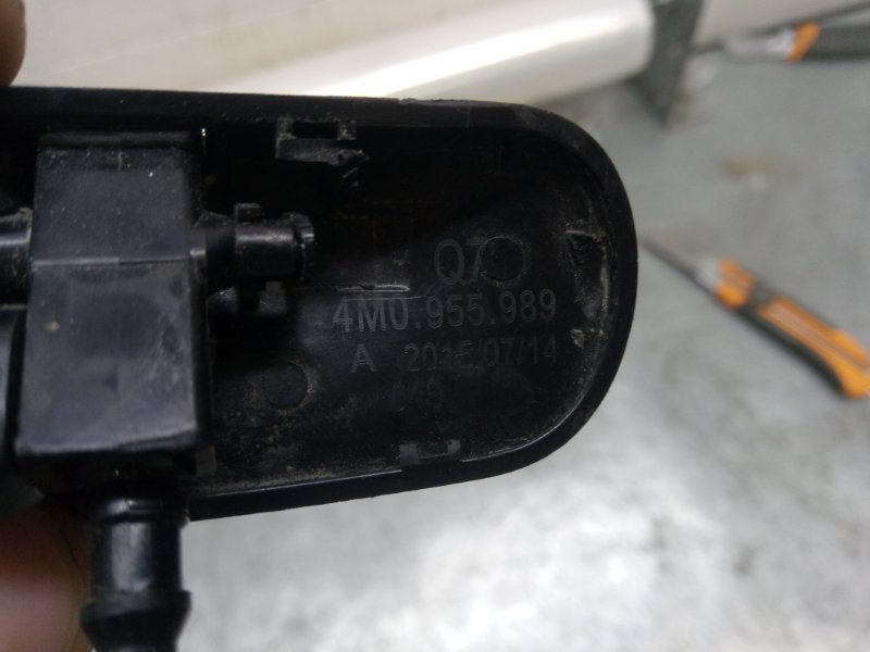 Форсунка омывателя лобового стекла Audi Q7 4M 3.0 TDI