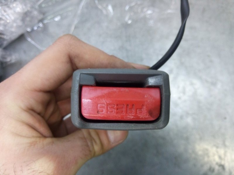 Ответная часть ремня безопасности передняя правая Chevrolet Lacetti ХЕТЧБЭК F16D3 Ответная часть ремня безопасности передняя правая Chevrolet Lacetti ХЕТЧБЭК F16D3