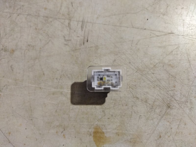 Плафон салонный задний левый Audi Q7 2015- 4M 3.0 TDI 4G0919399B Б/У