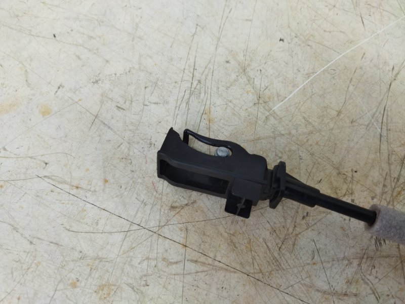 Трос открывания двери передний Ford Focus 3 Седан MGDA Трос открывания двери передний Ford Focus 3 Седан MGDA