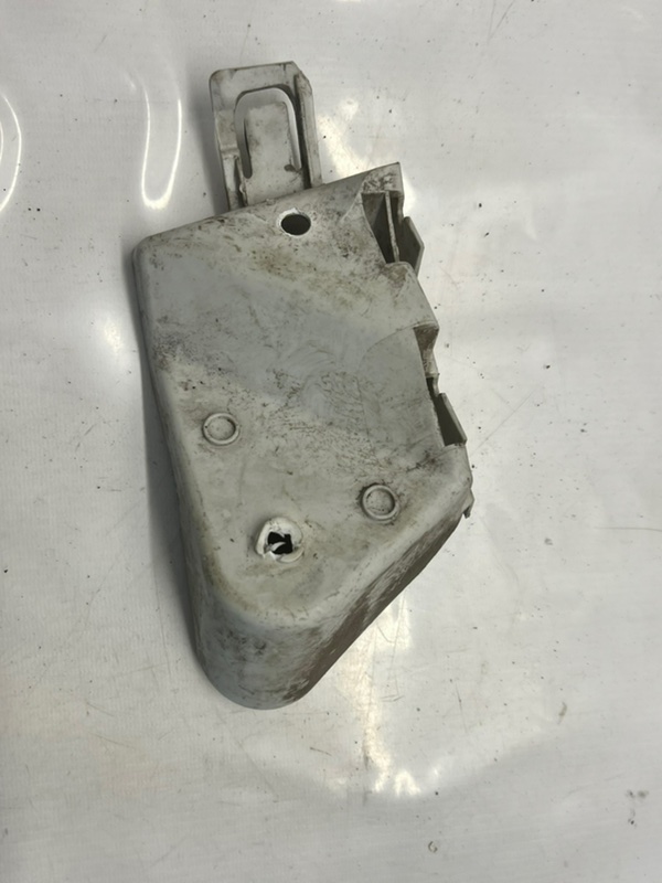 Кронштейн бампера задний правый Ford Focus 3 2011 Хетчбэк 1.6 105 Л.С. 1742938 Б/У