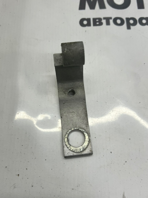 Петля двери передняя правая Ford Focus 3 2011 Хетчбэк 1.6 105 Л.С. 1879656 Б/У