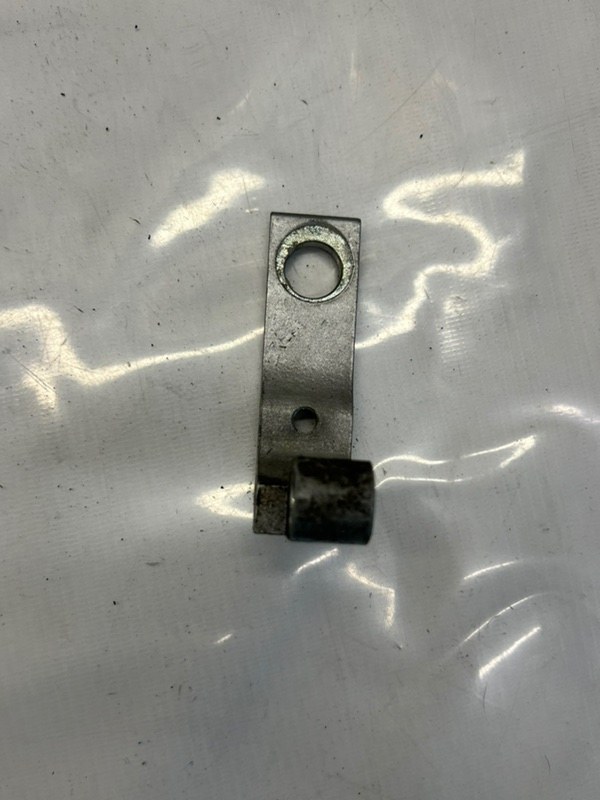 Петля двери передняя левая Ford Focus 3 08.04.2011 Хетчбэк 1.6 105 Л.С. 1879658 контрактная