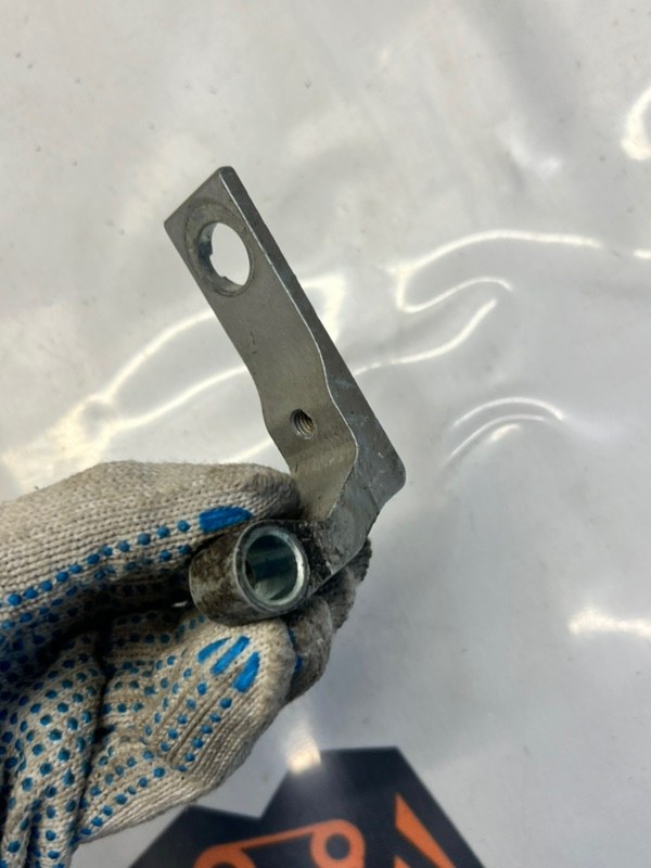 Петля двери передняя левая Focus 3 08.04.2011 Хетчбэк 1.6 105 Л.С.