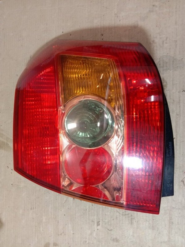 Фонарь стоп-сигнала Toyota Corolla Runx ZZE124 1ZZ-FE 2005 левый