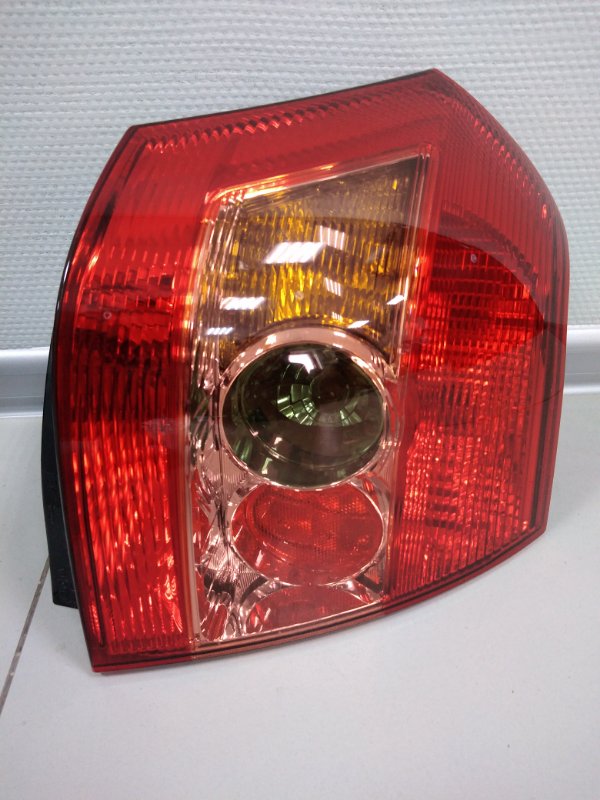 Фонарь стоп-сигнала Toyota Corolla Runx ZZE124 1ZZ-FE 2005 правый
