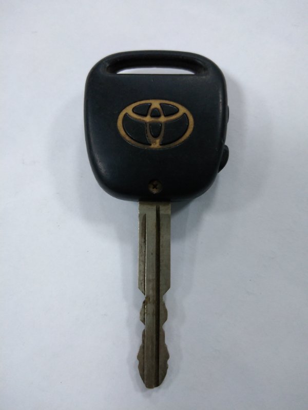 Ключ Toyota Corolla Fielder ZZE123 2ZZ-GE 2005