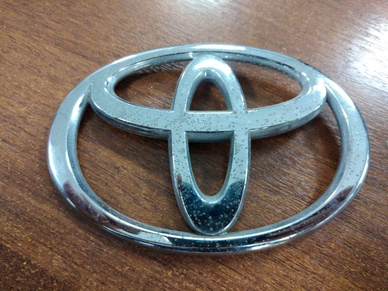 Эмблема Toyota Avensis AZT250 1AZ-FE 2004 задняя