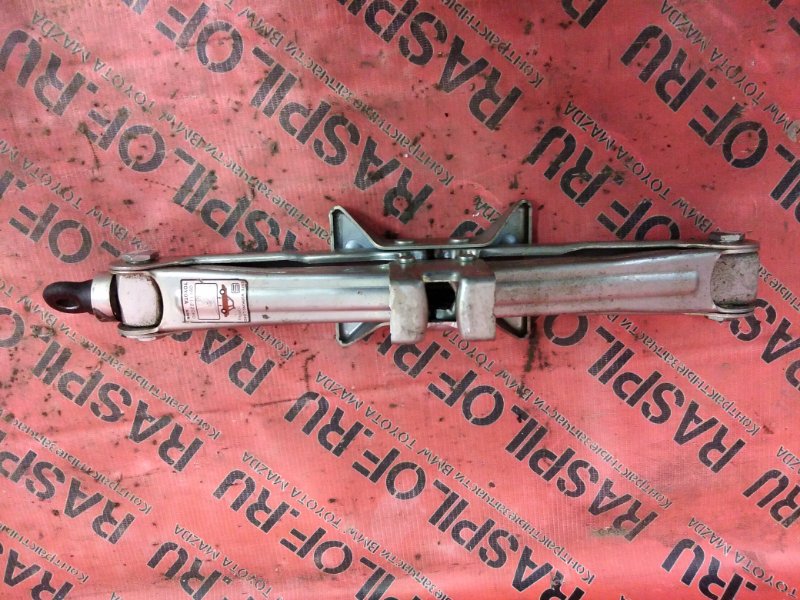 Домкрат Toyota Corolla Fielder NZE121 1NZ-FE 2001