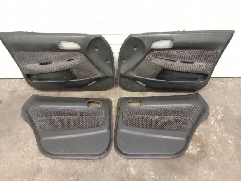 Обшивка двери Toyota Corolla Ceres AE101 4A-FE 1992