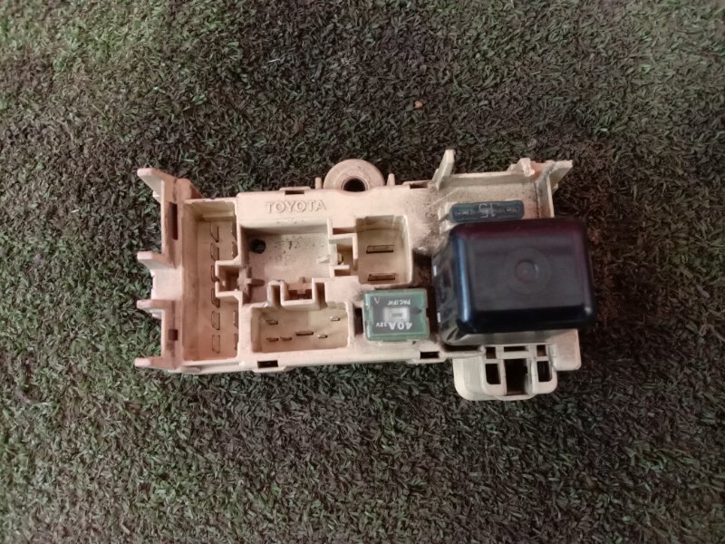 Блок реле и предохранителей Toyota Sprinter AE100 5A-FE 1994
