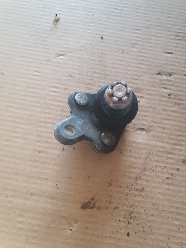 Шаровая опора Toyota Corolla Fielder ZZE122 1ZZ-FE 2001 передняя