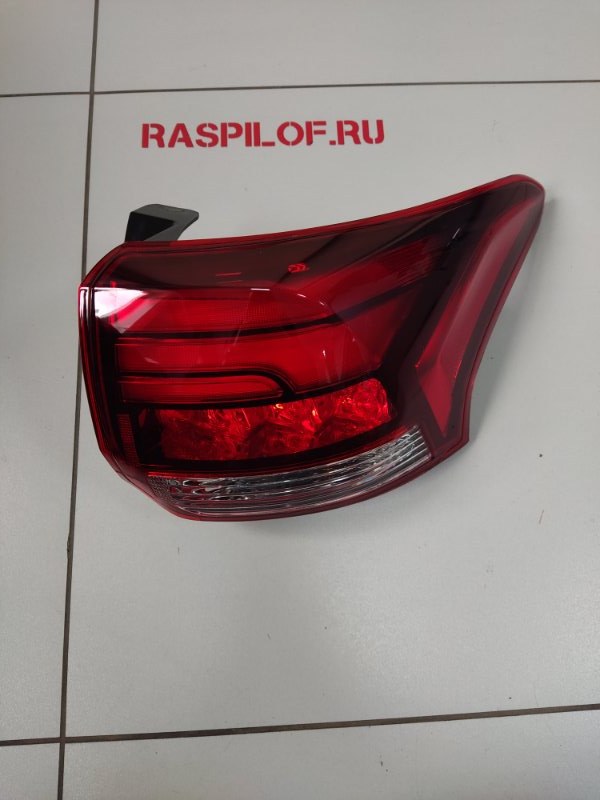 Фонарь стоп-сигнала Mitsubishi Outlander GF3W 4B11 2019 задний правый