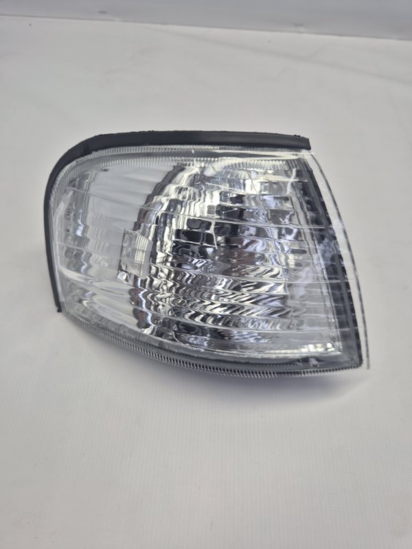 Поворотник Nissan Sunny B15 1999 передний правый