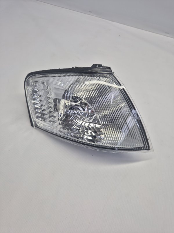 Поворотник Nissan Wingroad WHY11 2000 передний правый