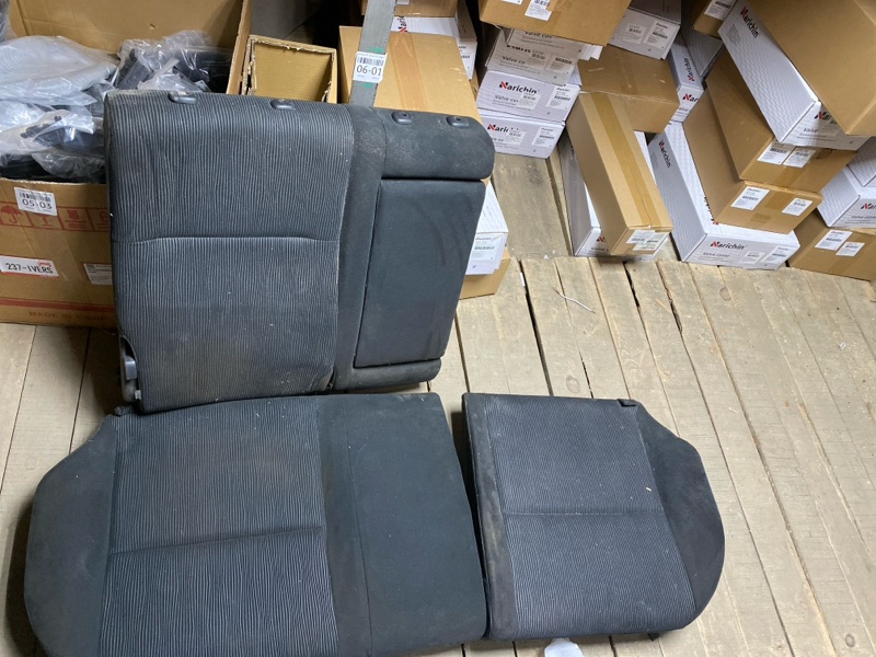 Сиденья Toyota Corolla Fielder ZZE122 1ZZ-FE 2005 задняя