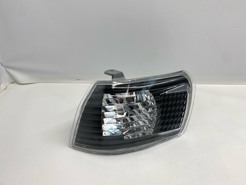 Поворотник Toyota Corolla AE110 1999 передний левый