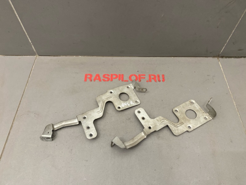 Кронштейн NISSAN Bluebird sylphy QNG10 (б/у)