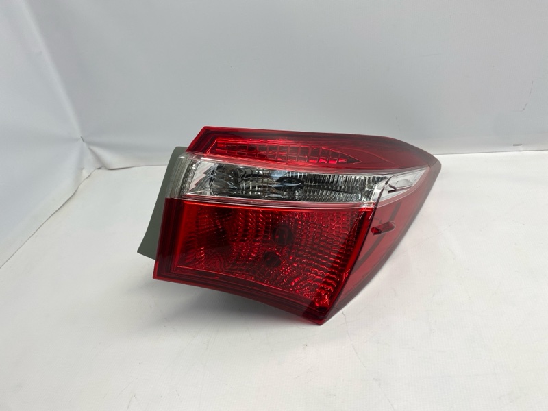 Фонарь стоп-сигнала Toyota Corolla ZRE181 2015 правый