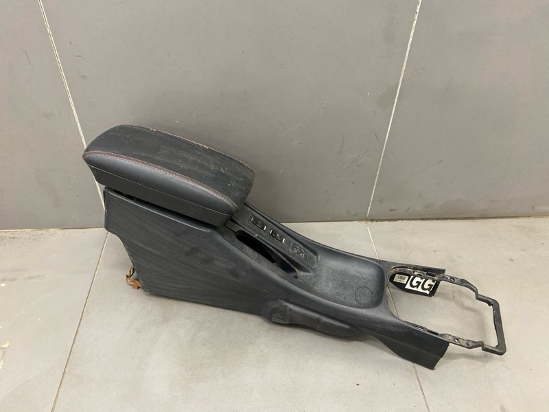 Консоль между сидений Nissan Almera Classic B10 QG16 2008
