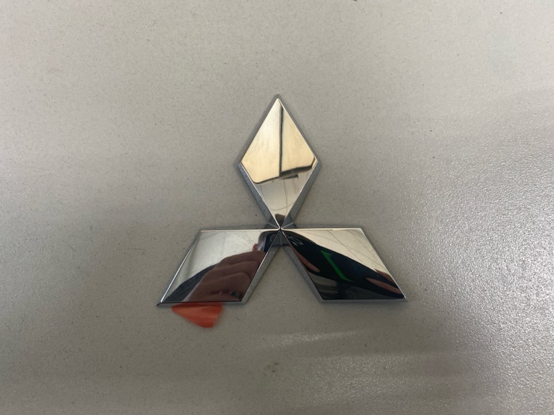 Эмблема Mitsubishi Pajero SPORT KS3W задняя