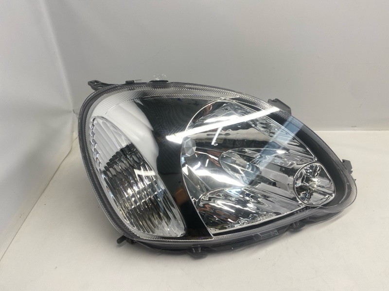 Фара Toyota Vitz NCP10 2005 правая