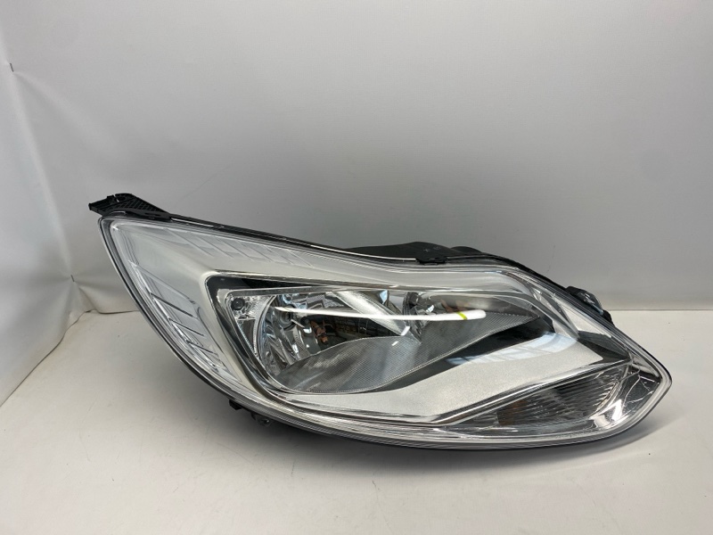 Фара FORD FOCUS CB8 2013 правая Фара FORD FOCUS CB8 2013 правая