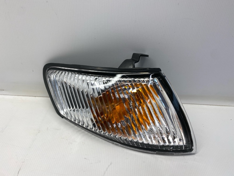 Поворотник Mazda Capella GF8P 1998 передний правый