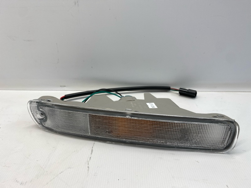 Поворотник Mazda 323 BA 1995 правый