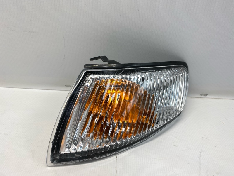 Поворотник Mazda Capella GF8P 1998 передний левый