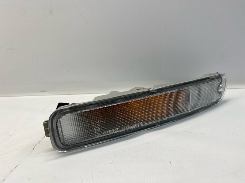 Поворотник Mazda 323 BA 1995 левый