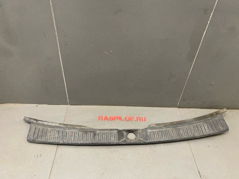 Накладка замка багажника NISSAN Wingroad WFY11 QG15DE 2000 (б/у)