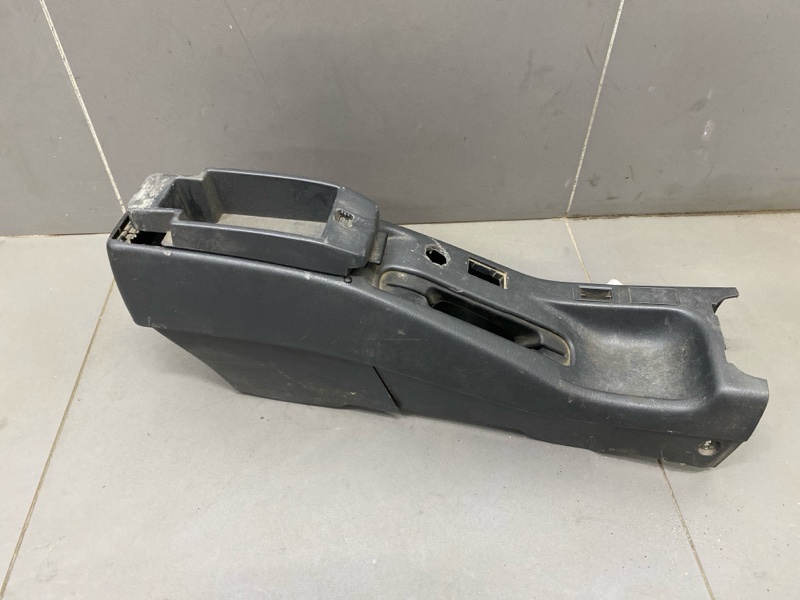 Подлокотник Toyota Sprinter AE100 4A-FE 1991 (б/у)