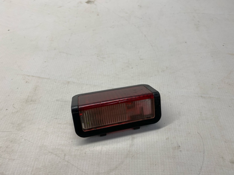 Плафон подсветки багажника (б/у) Плафон подсветки багажника (б/у)