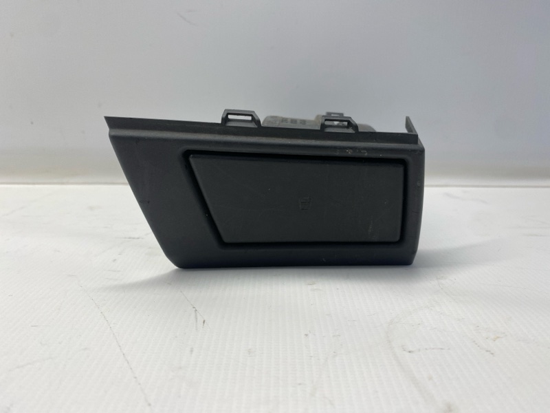 Подстаканник BMW X3 E83 N52B30 2007 правый (б/у)